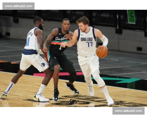 热火对决马刺巅峰之战直播解析球星碰撞看点全览攻防博弈战术焦点前瞻